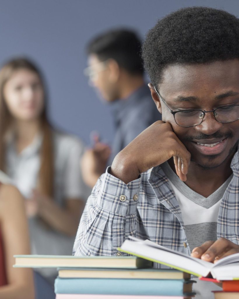 medium-shot-students-classroom